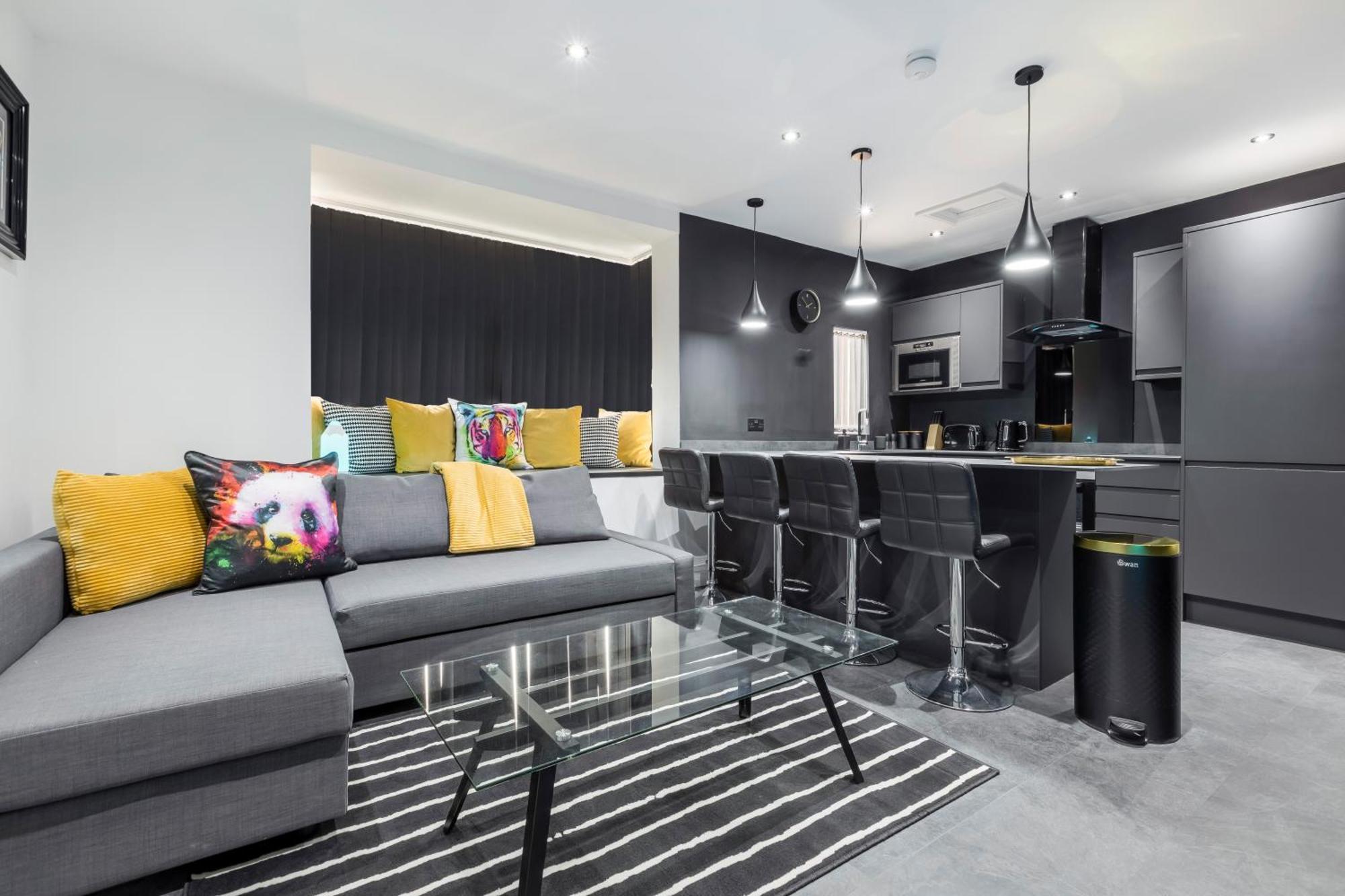 Two Bed Modern Apartment 5Min Walk To Town Centre With Free Parking ! Under New Management Μπλάκπουλ Εξωτερικό φωτογραφία