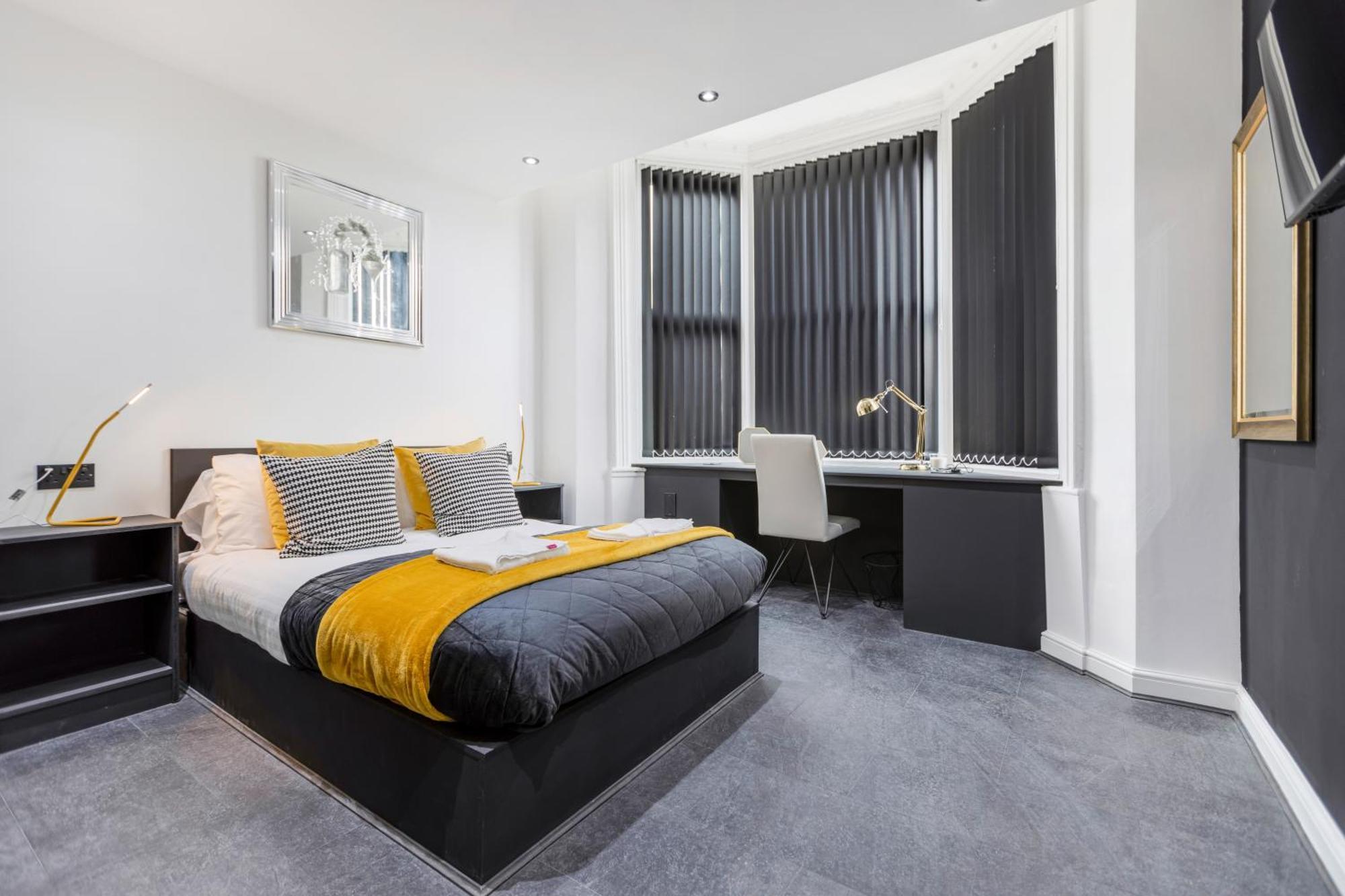 Two Bed Modern Apartment 5Min Walk To Town Centre With Free Parking ! Under New Management Μπλάκπουλ Εξωτερικό φωτογραφία