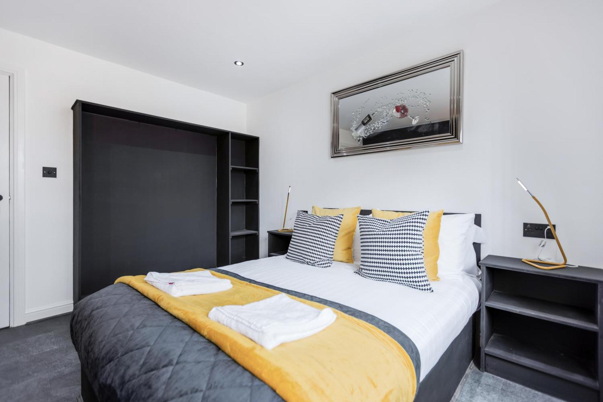 Two Bed Modern Apartment 5Min Walk To Town Centre With Free Parking ! Under New Management Μπλάκπουλ Εξωτερικό φωτογραφία