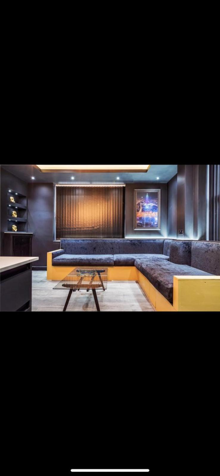 Two Bed Modern Apartment 5Min Walk To Town Centre With Free Parking ! Under New Management Μπλάκπουλ Εξωτερικό φωτογραφία