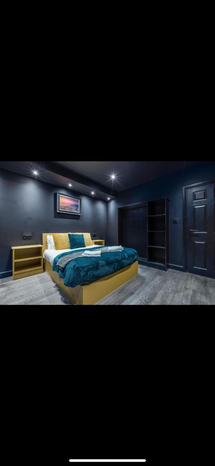 Two Bed Modern Apartment 5Min Walk To Town Centre With Free Parking ! Under New Management Μπλάκπουλ Εξωτερικό φωτογραφία