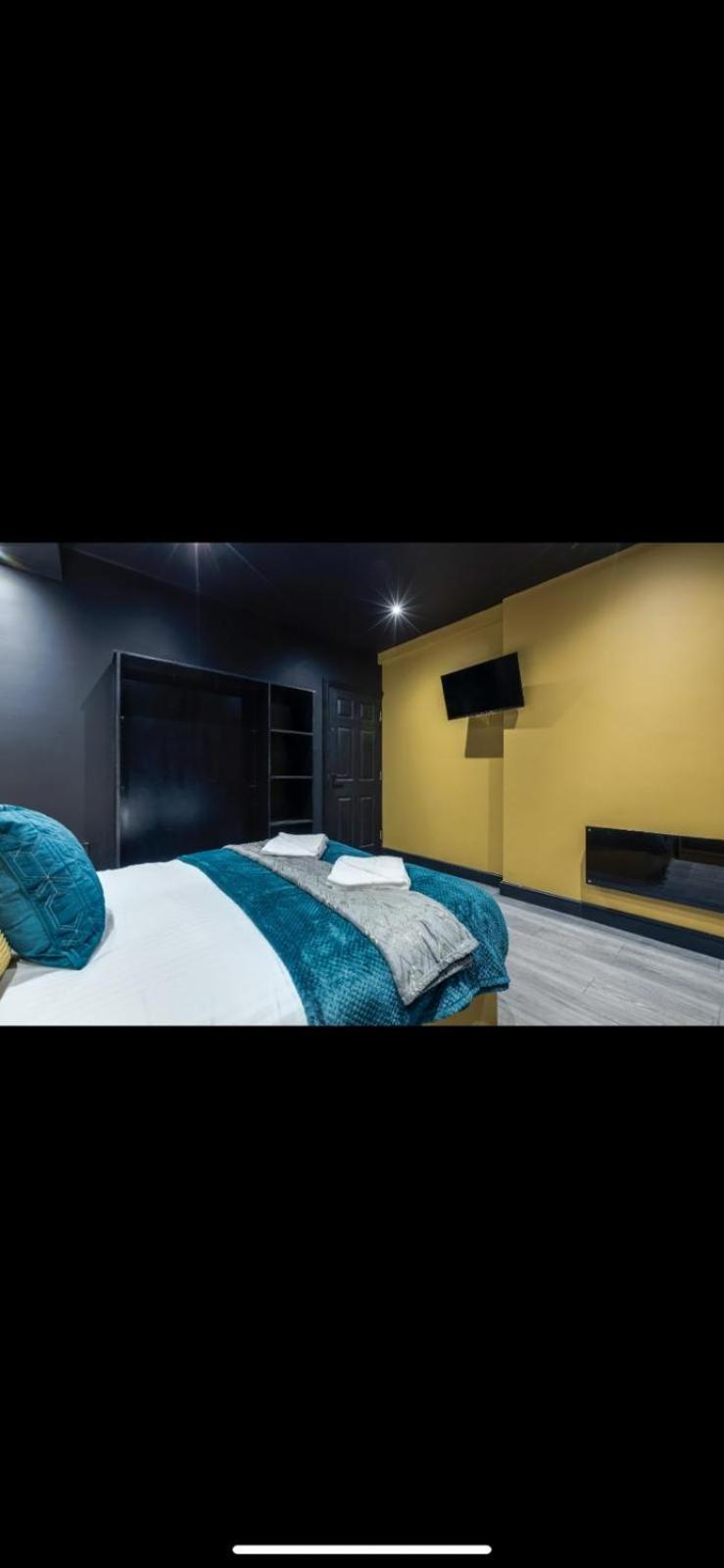 Two Bed Modern Apartment 5Min Walk To Town Centre With Free Parking ! Under New Management Μπλάκπουλ Εξωτερικό φωτογραφία