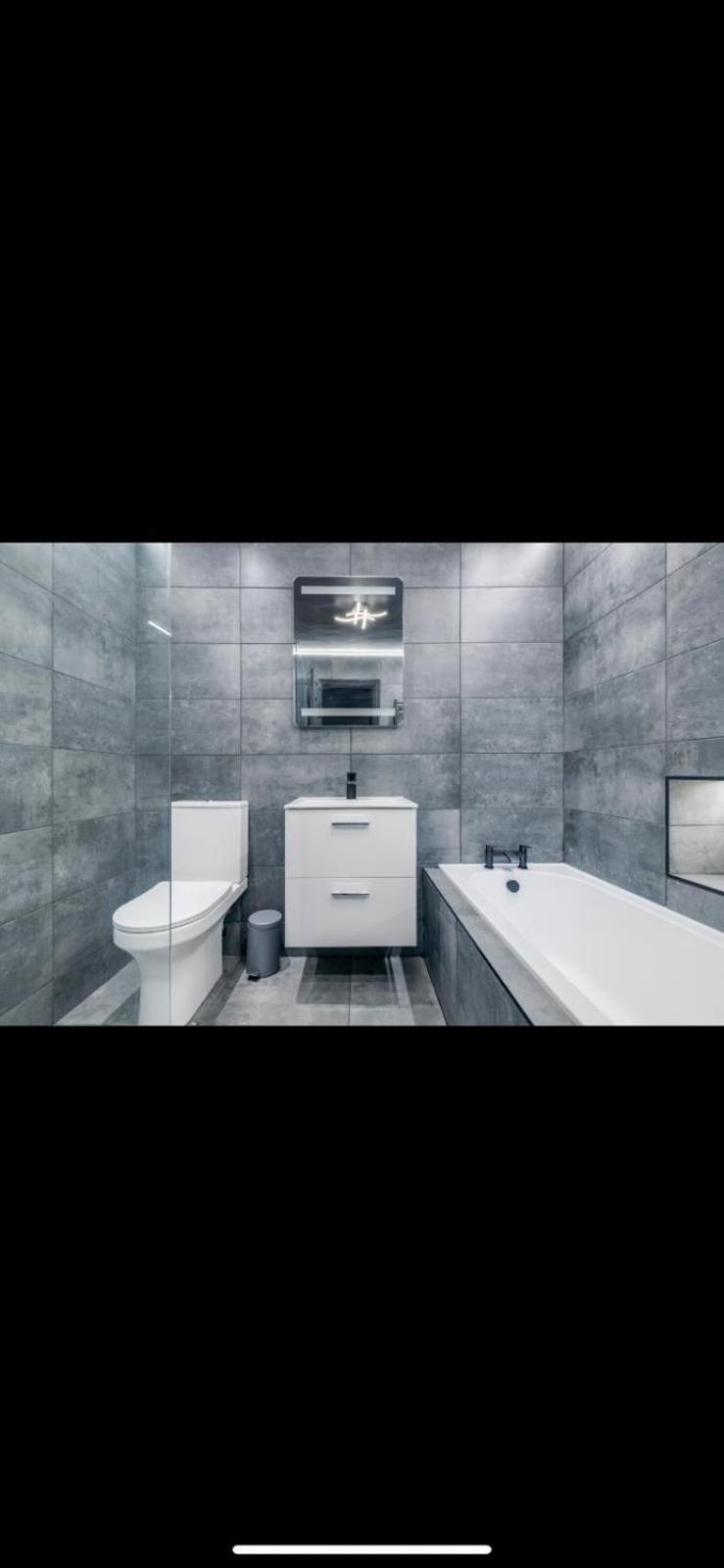 Two Bed Modern Apartment 5Min Walk To Town Centre With Free Parking ! Under New Management Μπλάκπουλ Εξωτερικό φωτογραφία